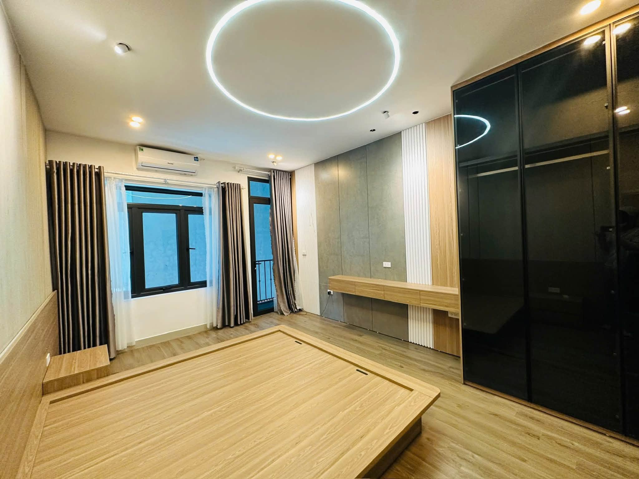 Bán Nhà Ngõ 38 Xuân La Tây Hồ 33m2 5 Tầng Đẹp Gần Phố